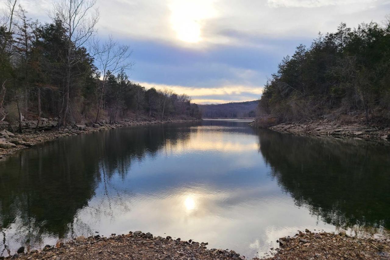 Lakeside 1 Mile To Silver Dollar City! Apartment *