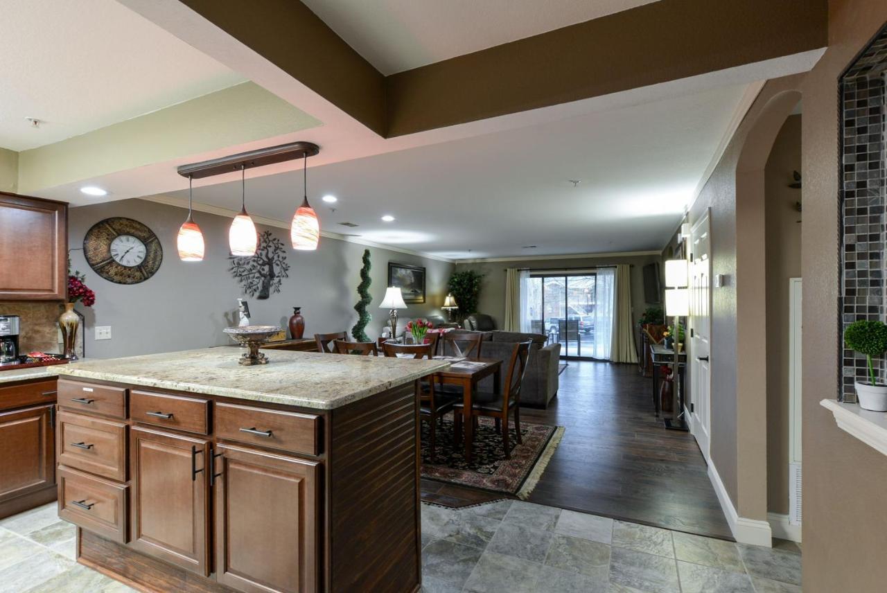 Thousand Hills Luxury Condos: Heart Of Retreat