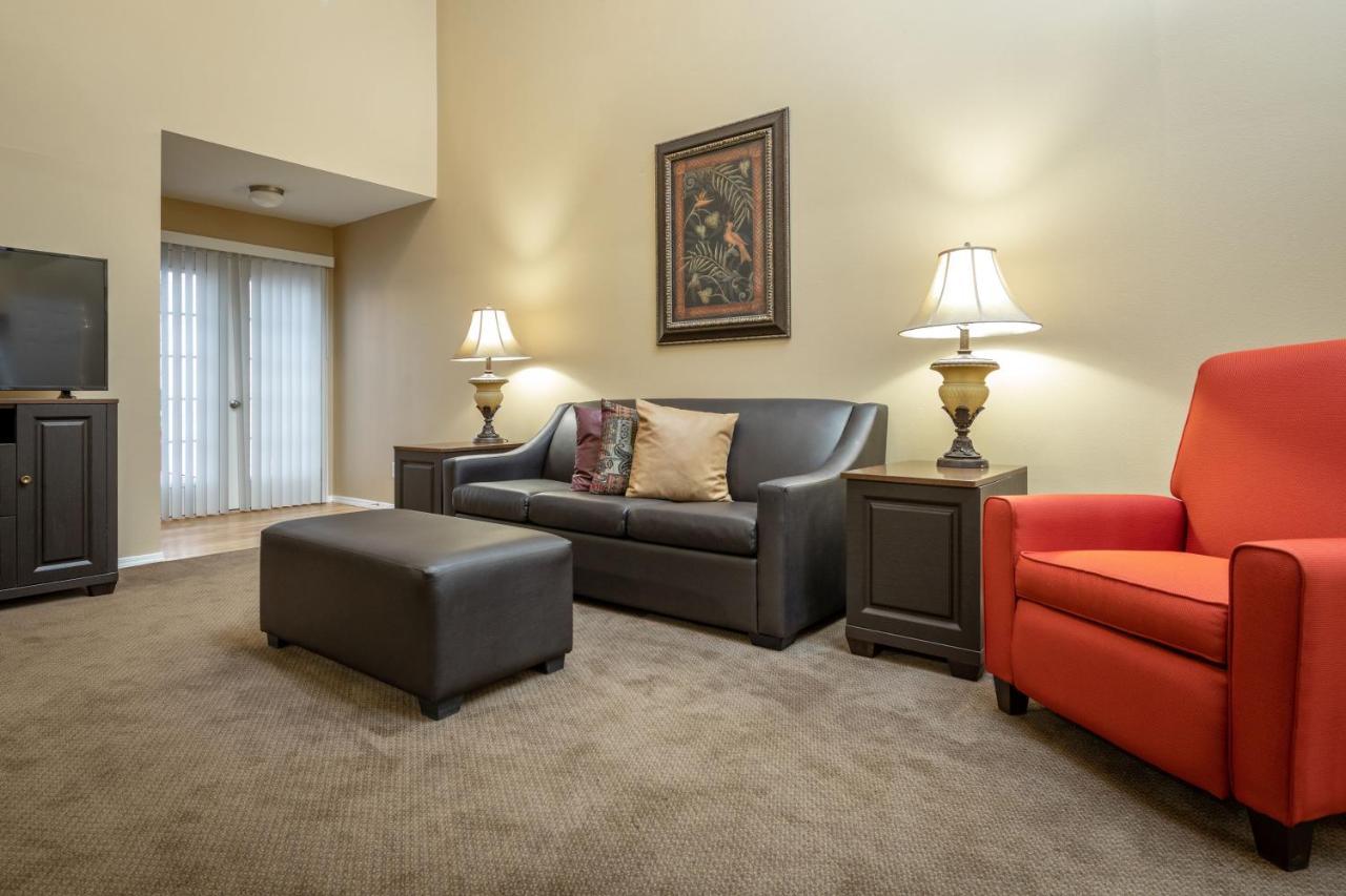 Surrey Vacation By Capital Vacations 3* Branson