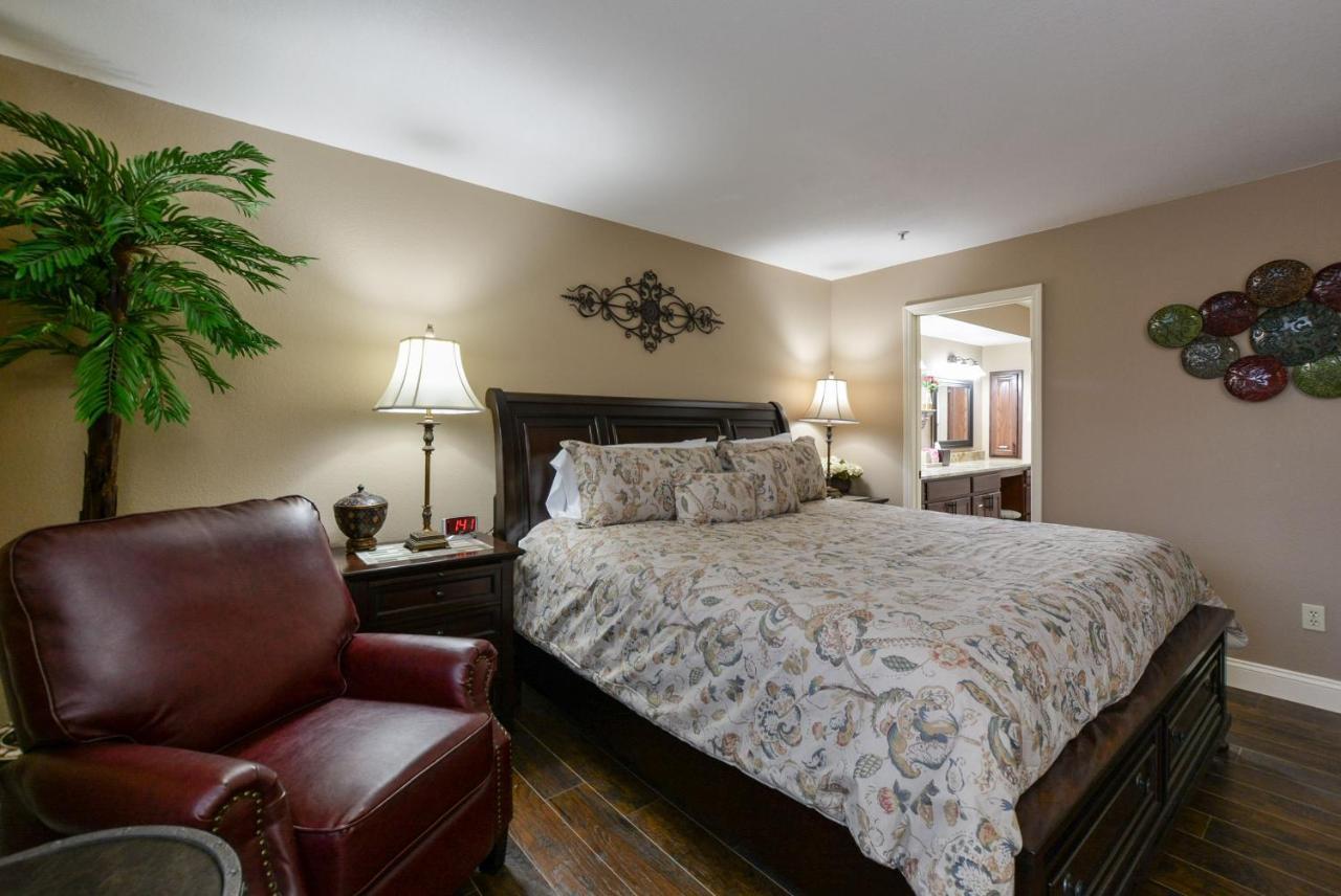 Thousand Hills Luxury Condos: Heart Of Retreat