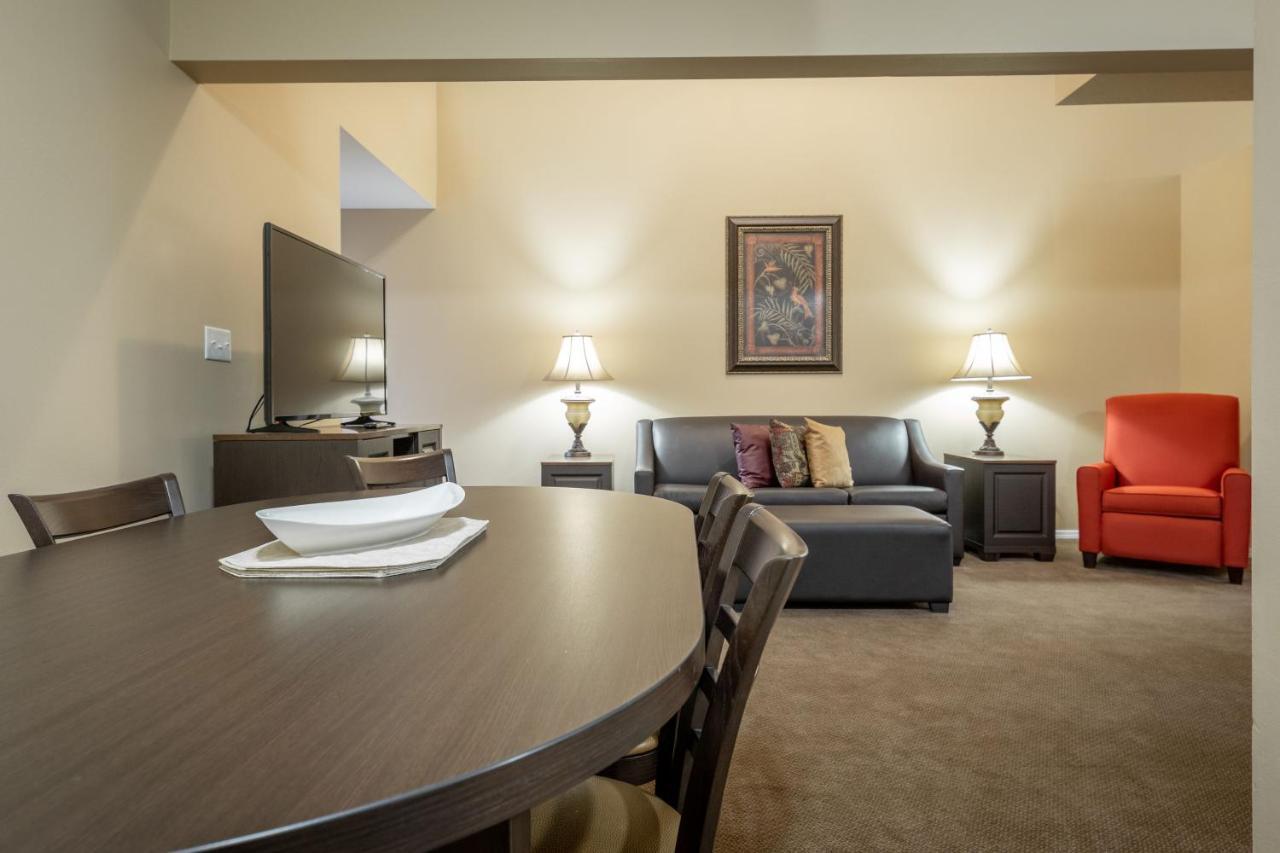 Surrey Vacation By Capital Vacations Hotel 3*