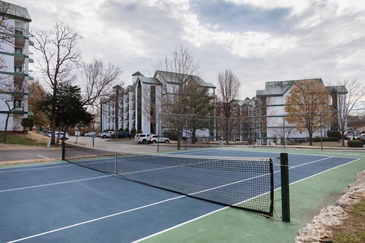 Surrey Vacation By Capital Vacations Hotel 3*