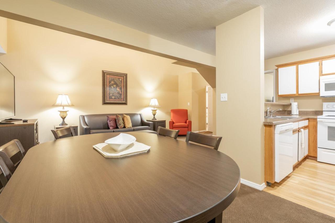 Surrey Vacation By Capital Vacations Hotel 3*