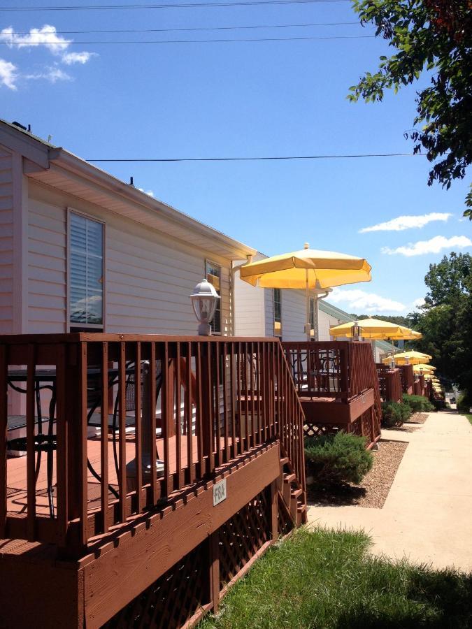 Surrey Vacation By Capital Vacations Hotel 3*