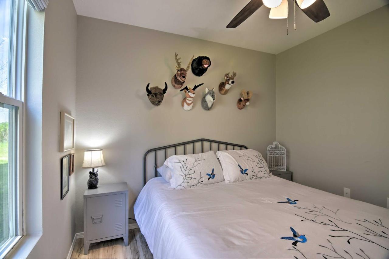 With Patio, 4 Mi To Silver Dollar City! Apartment *