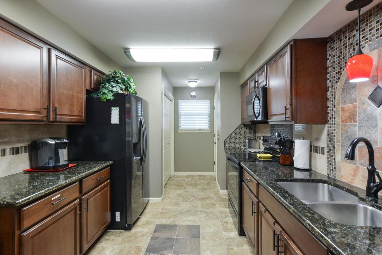 Thousand Hills Luxury Condos: Heart Of Retreat *