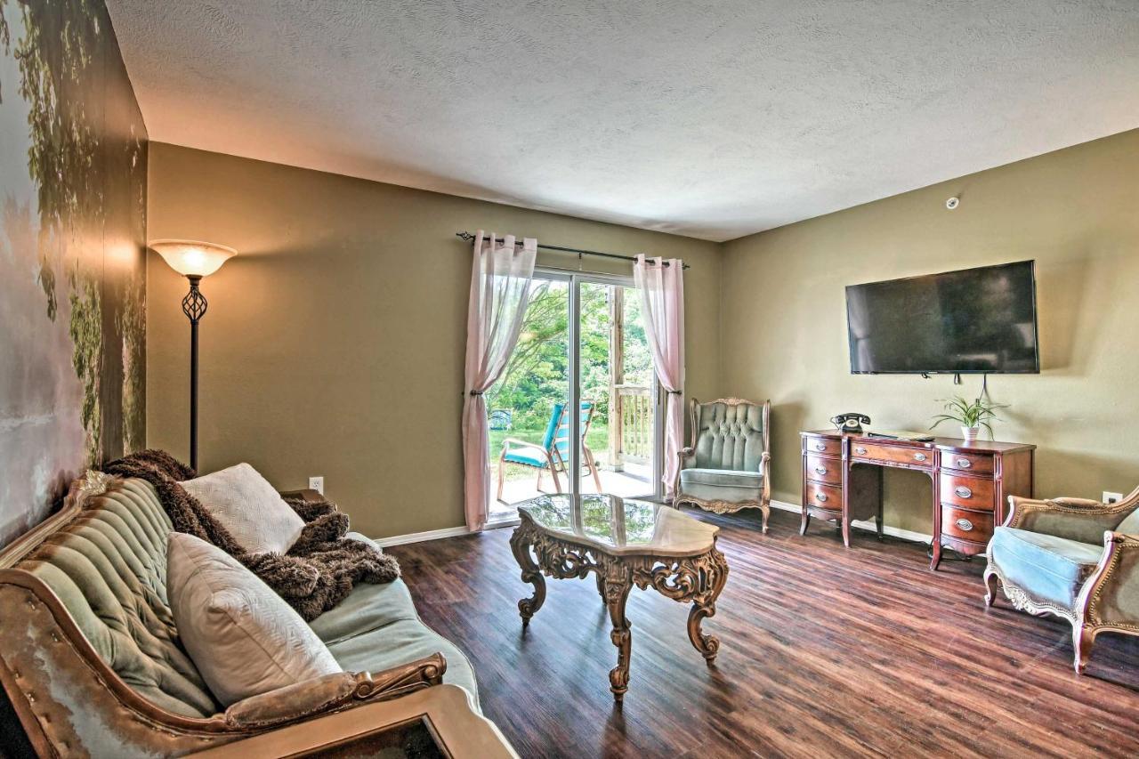 Grandmas Attic Centrally Located Vintage Condo! Branson