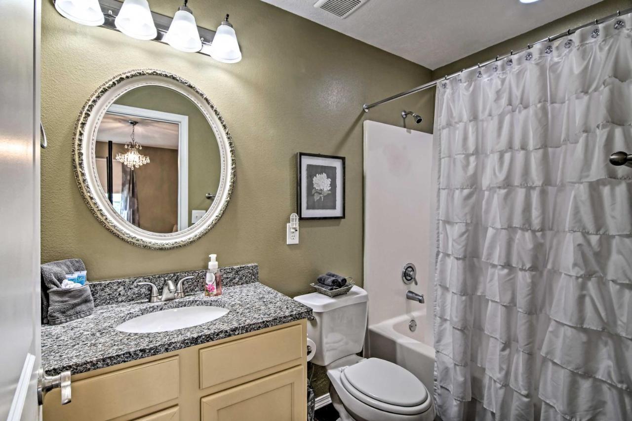 Grandmas Attic Centrally Located Vintage Condo! Apartment