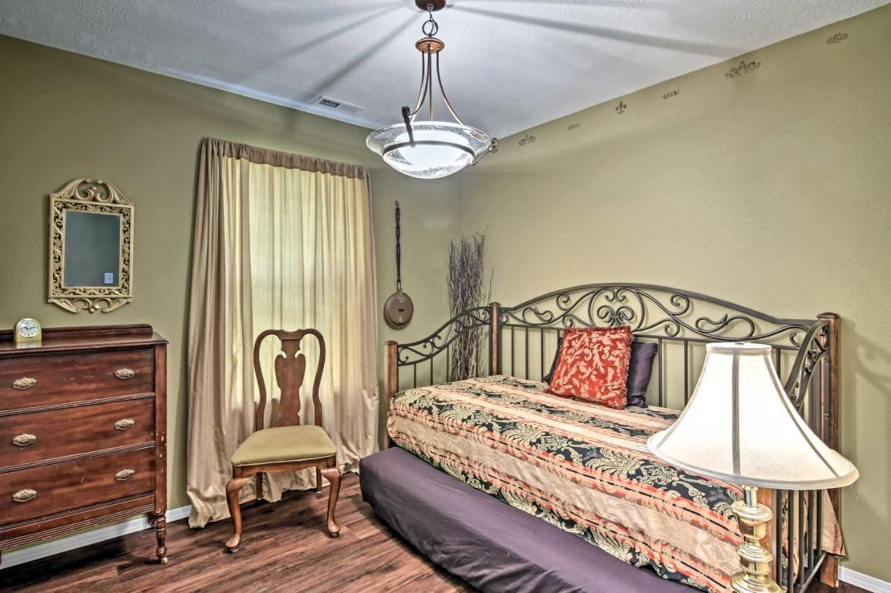 Apartment Grandmas Attic Centrally Located Vintage Condo!
