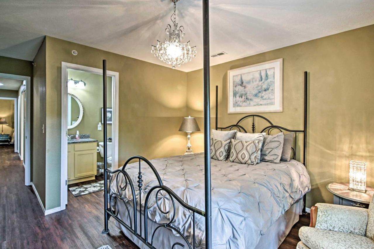 Apartment Grandmas Attic Centrally Located Vintage Condo!