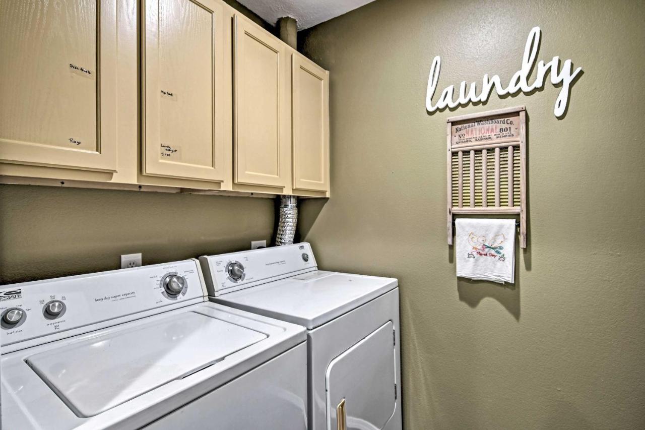Apartment Grandmas Attic Centrally Located Vintage Condo!