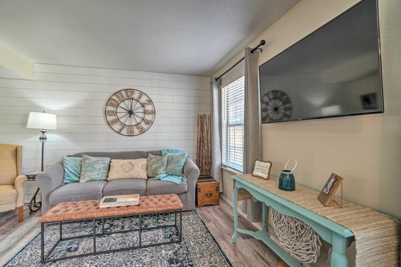 Centrally Located With Pool And Marina! Branson