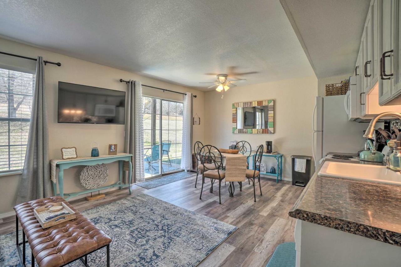 Centrally Located With Pool And Marina! Apartment *