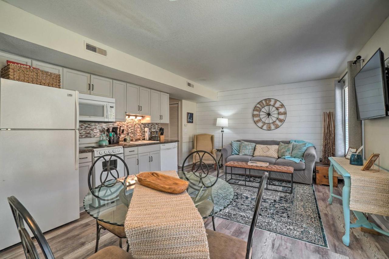 Centrally Located With Pool And Marina! Branson