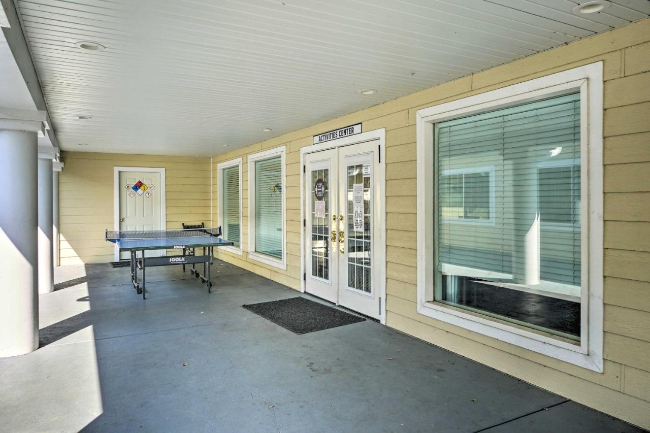 Apartment Centrally Located With Pool And Marina! *