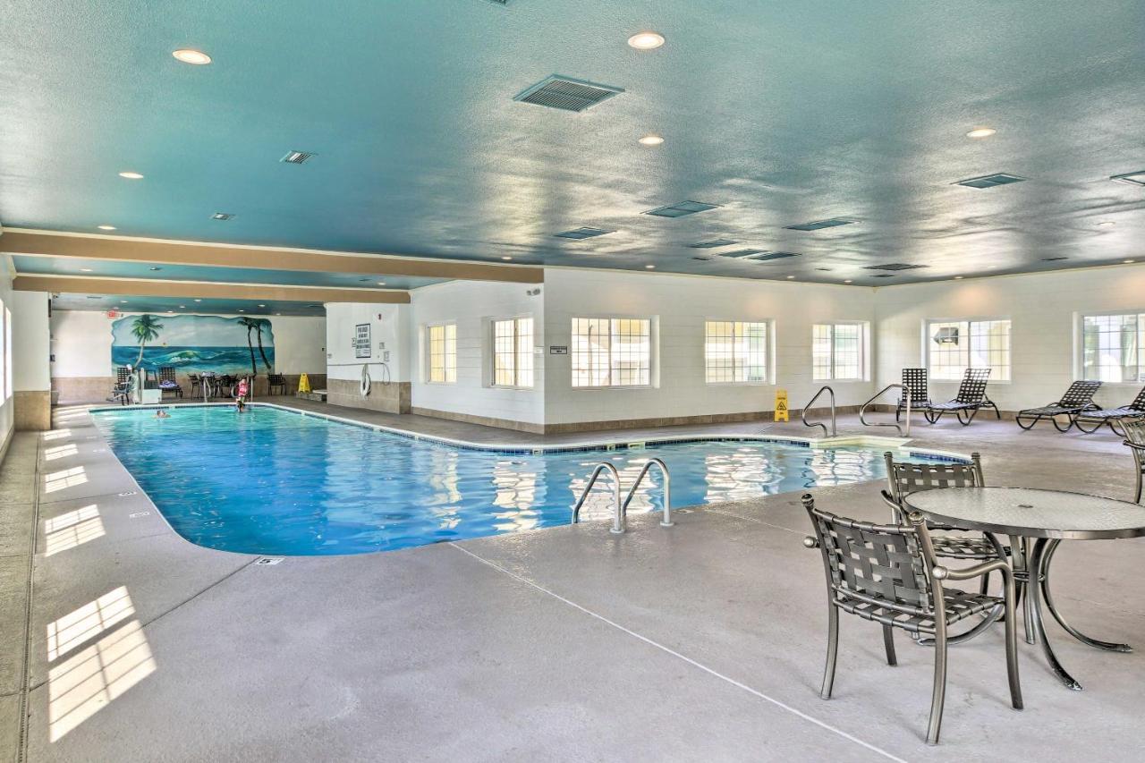 Centrally Located With Pool And Marina! Apartment *