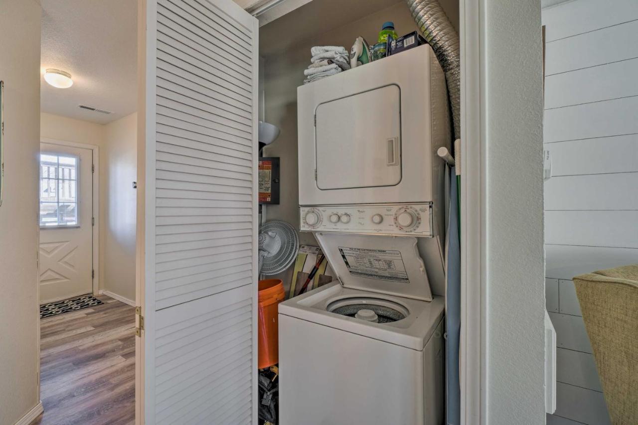Apartment Centrally Located With Pool And Marina! *