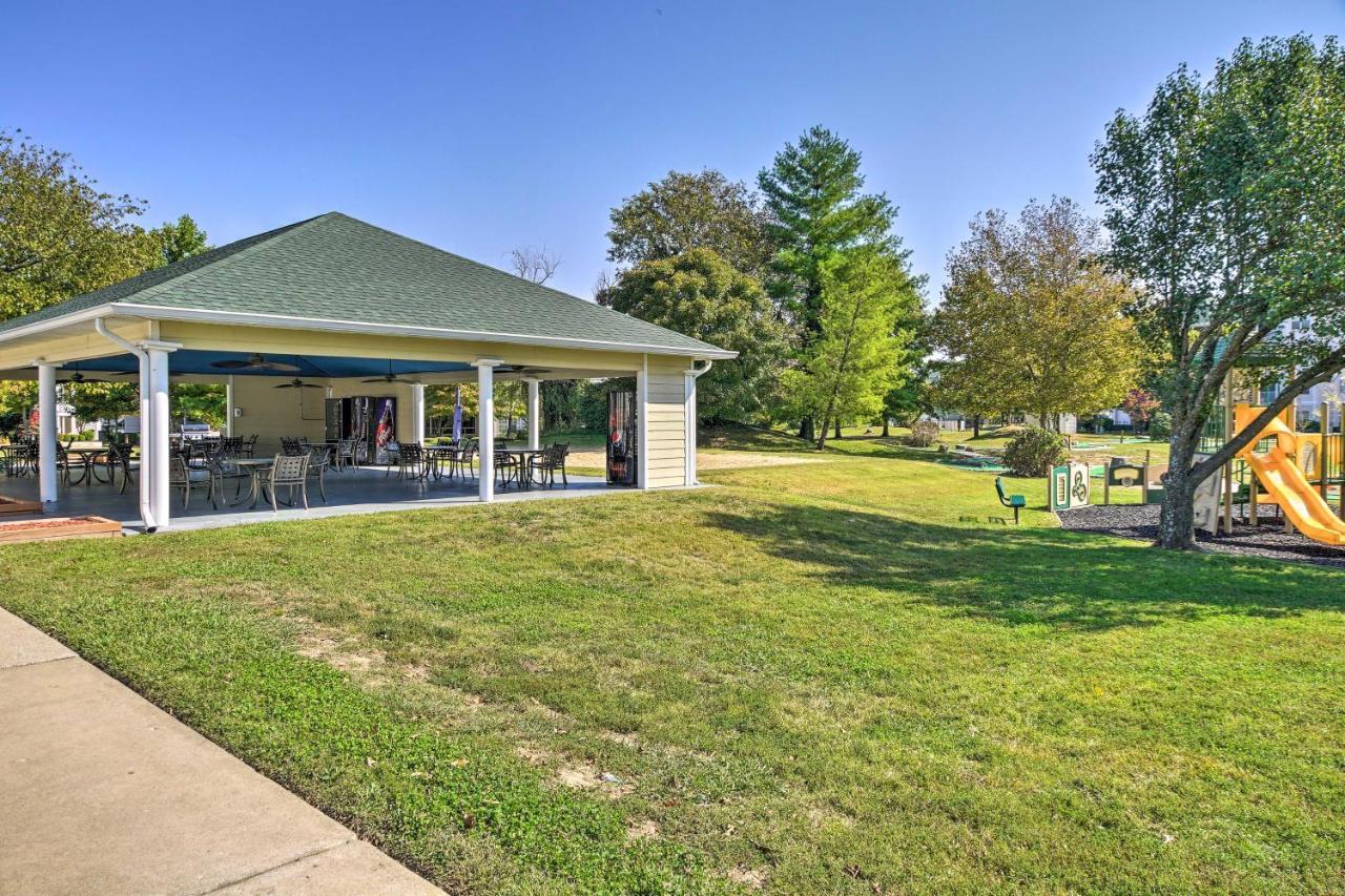 Centrally Located With Pool And Marina! *