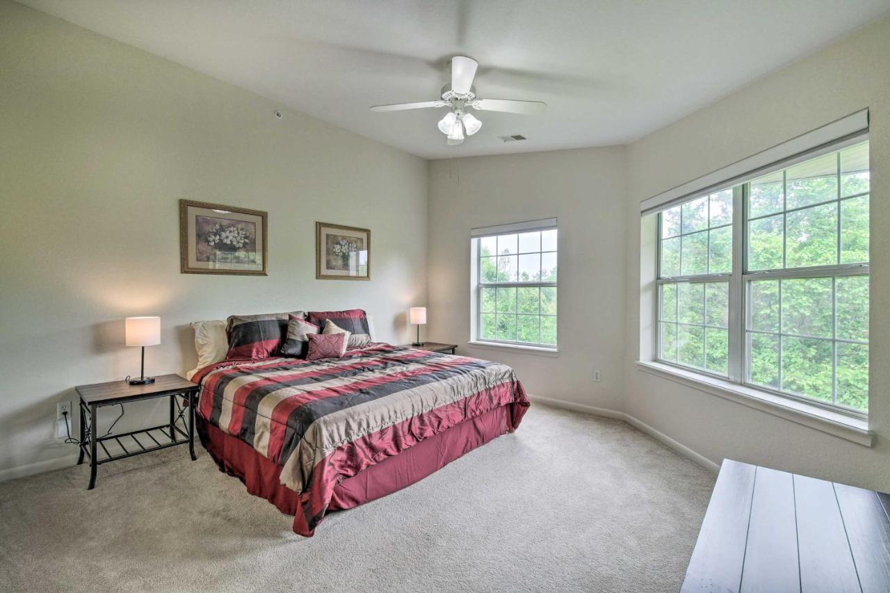 Hills With Balcony And Pool Access Branson