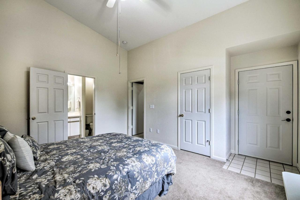 Hills With Balcony And Pool Access Apartment *