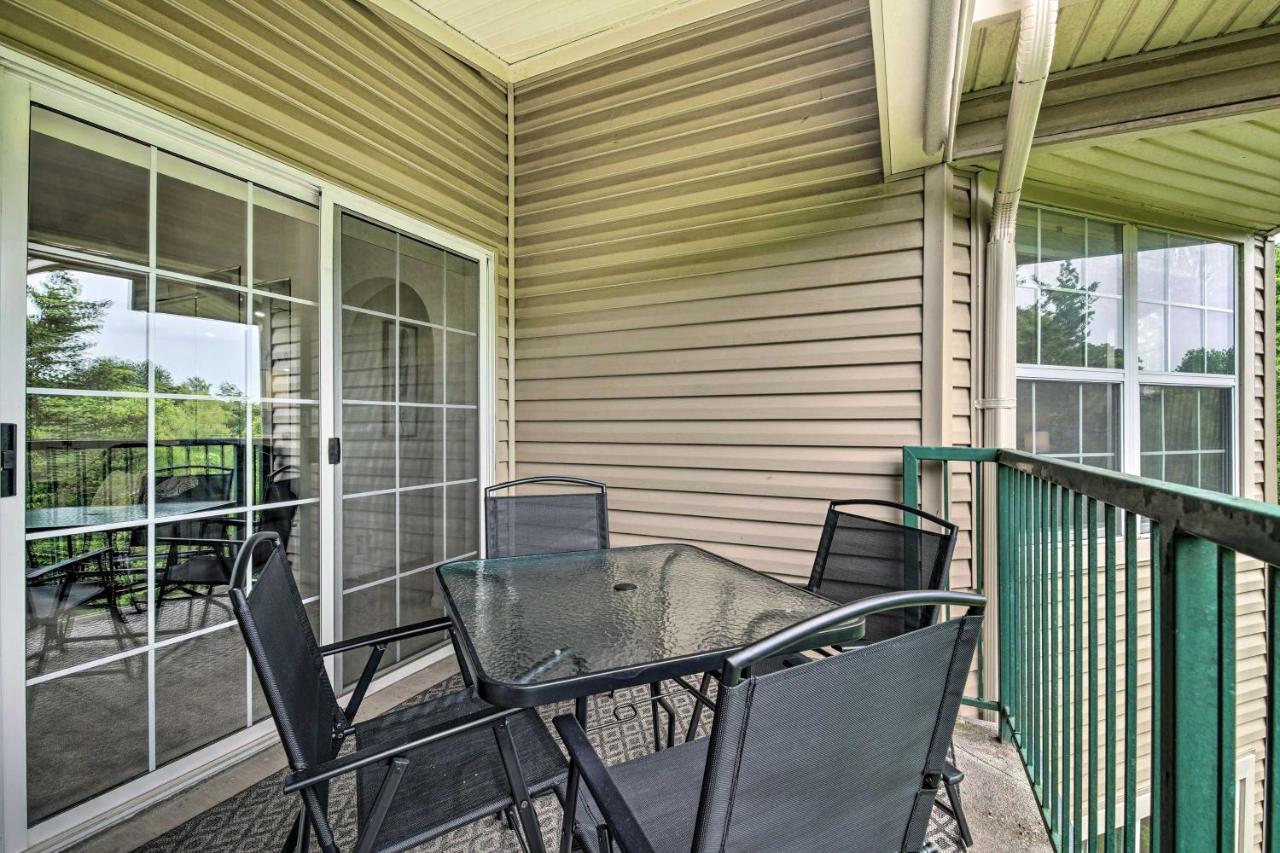Hills With Balcony And Pool Access Branson