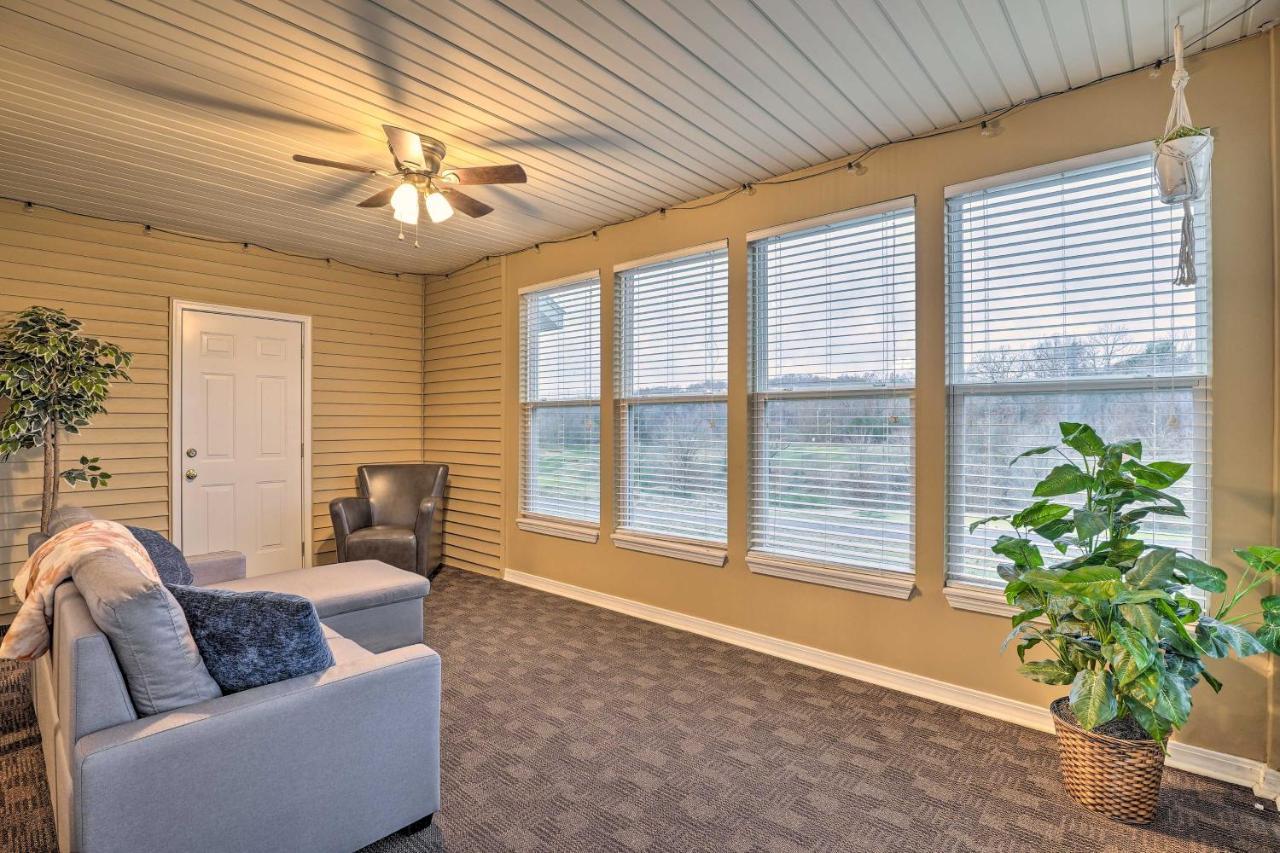 Serene With Sunroom And Golf Course View Apartment *