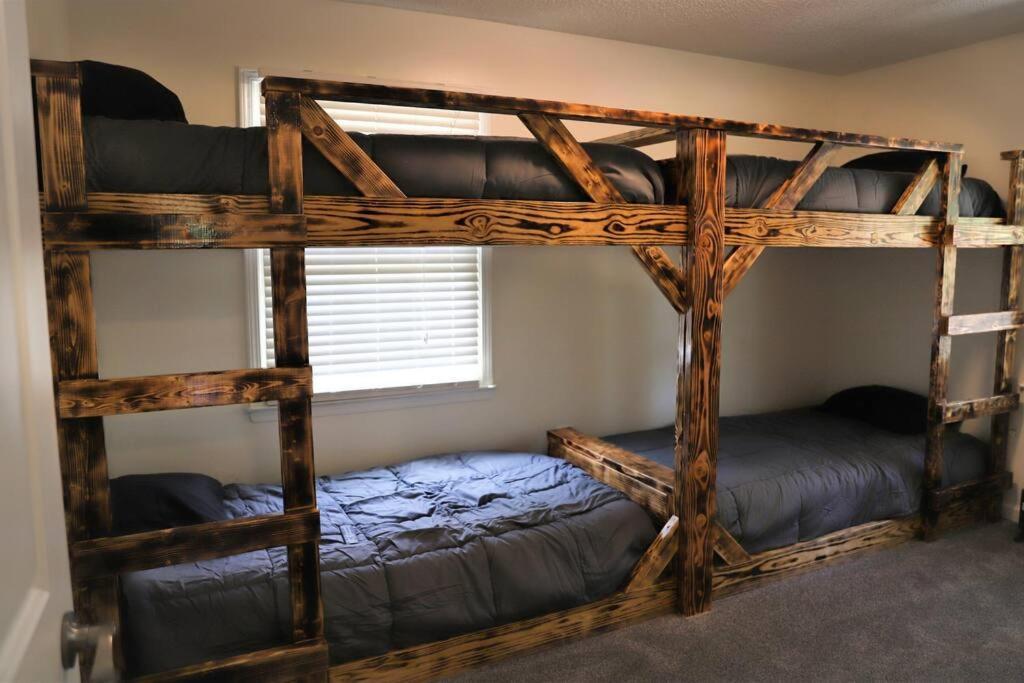 3 Bedroom Vacation Next To Silver Dollar Holiday home