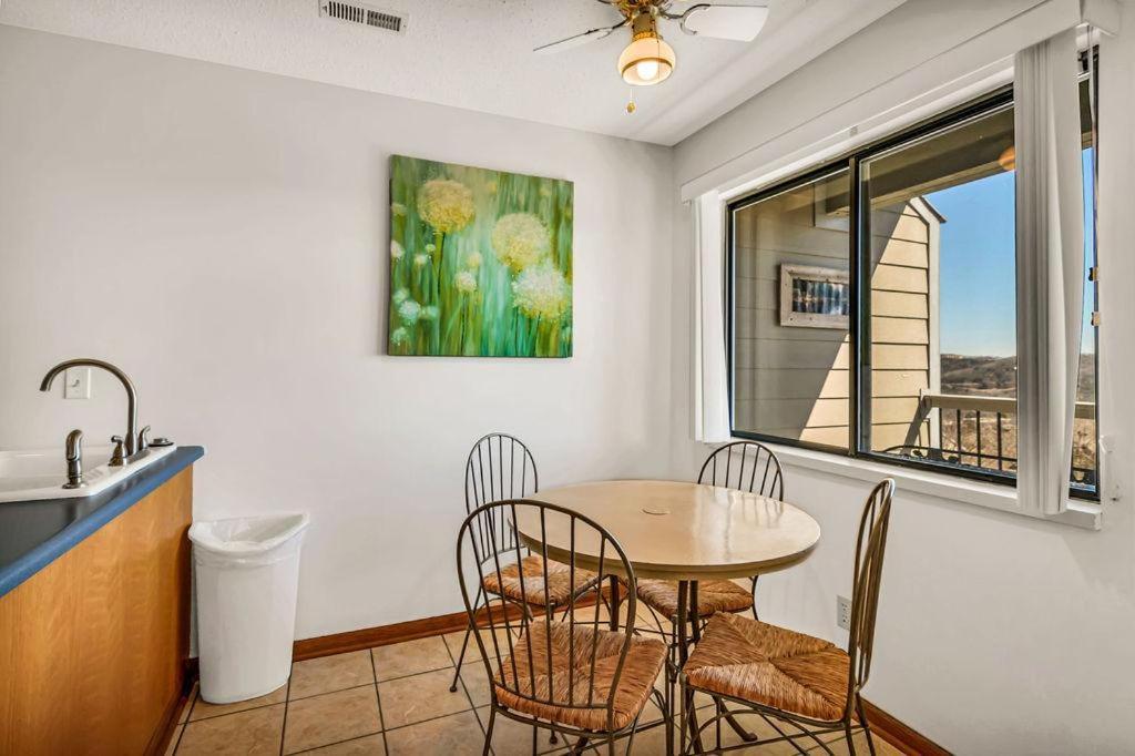 White Oak -- 103 Holiday home