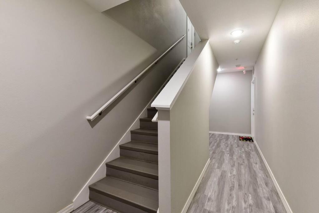 Branson's Newest Gem: View Condo,patio & Pool Apartment *