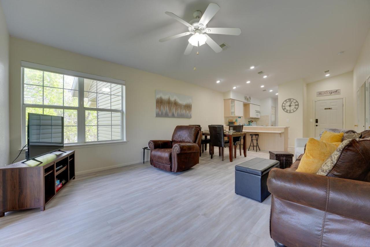 Hills With Balcony And Pool Access Apartment *