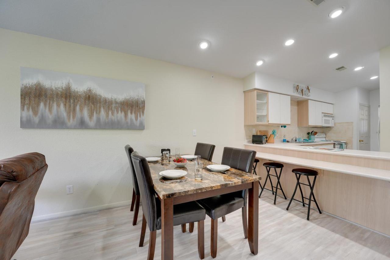 Hills With Balcony And Pool Access Apartment *