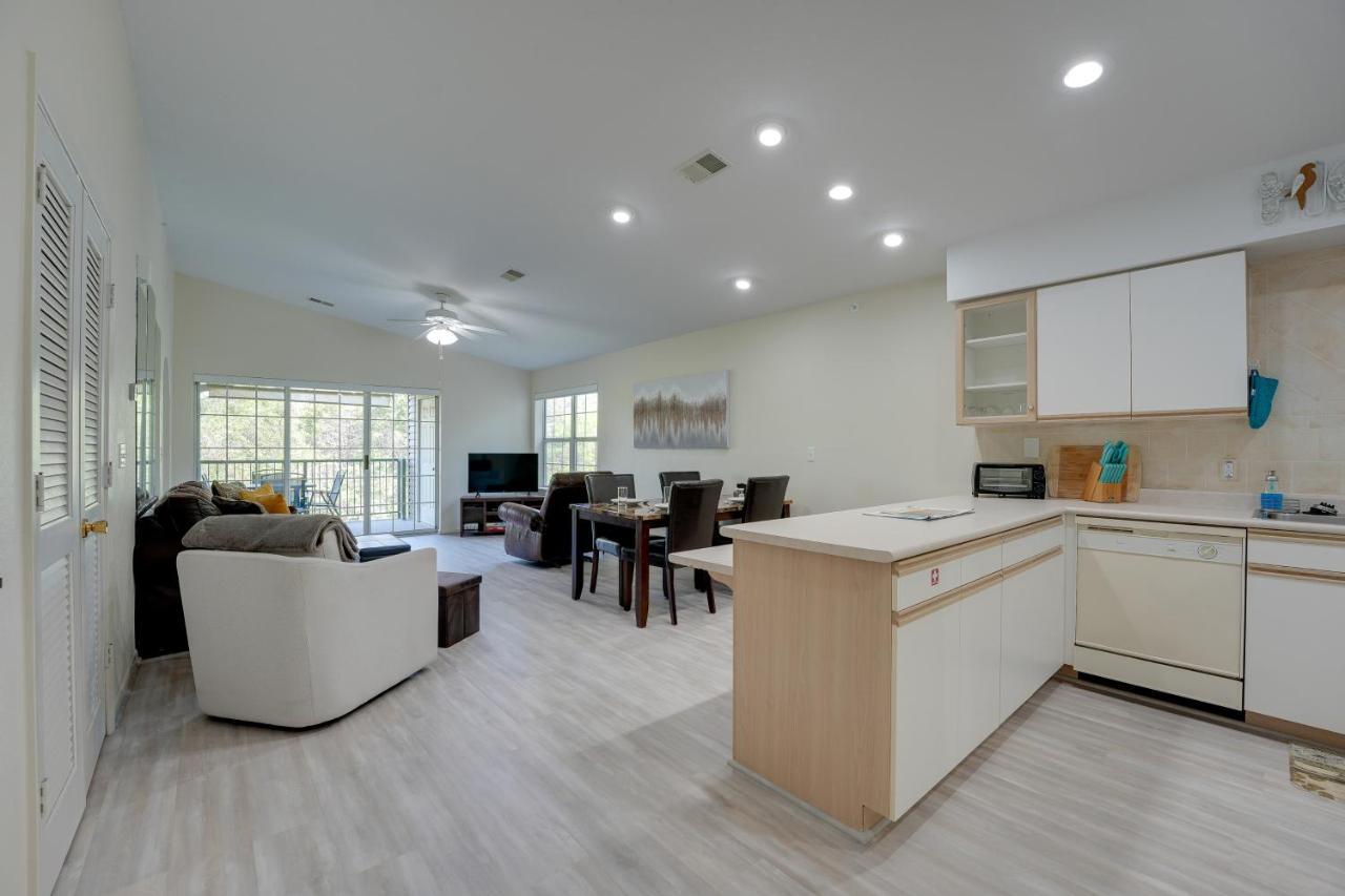 Hills With Balcony And Pool Access Apartment Branson