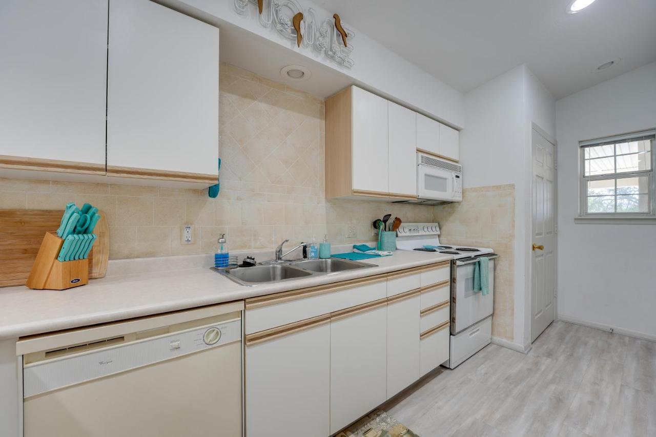 Hills With Balcony And Pool Access Apartment *