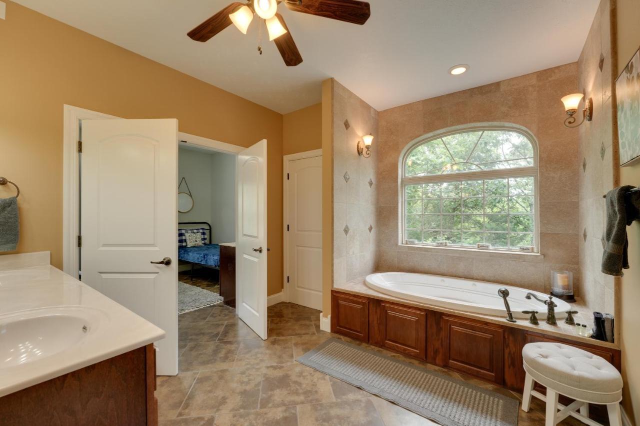 Magnificent Hideaway With Game Room! Branson
