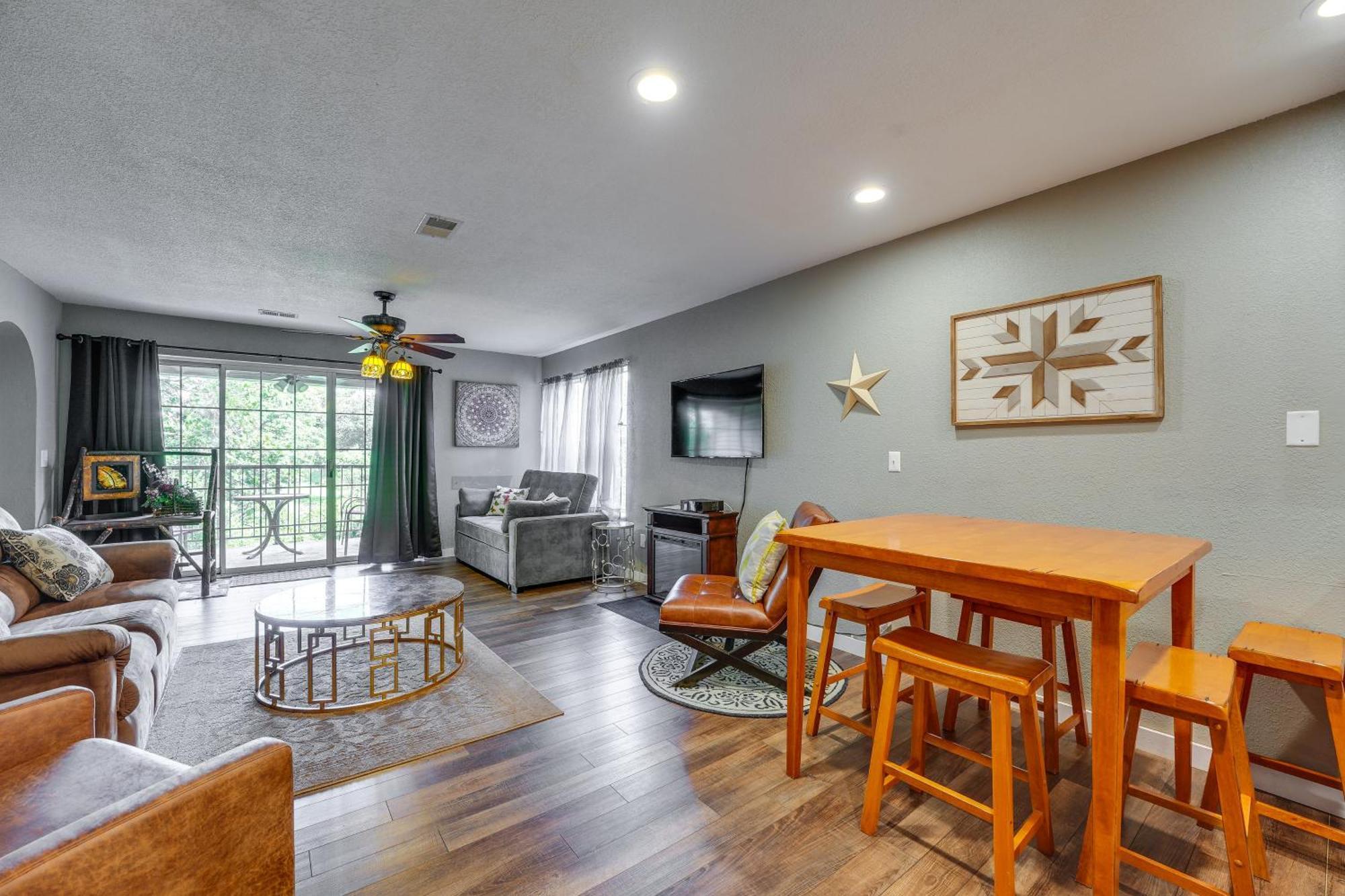Ideally Located 3 Miles To Downtown! Apartment *