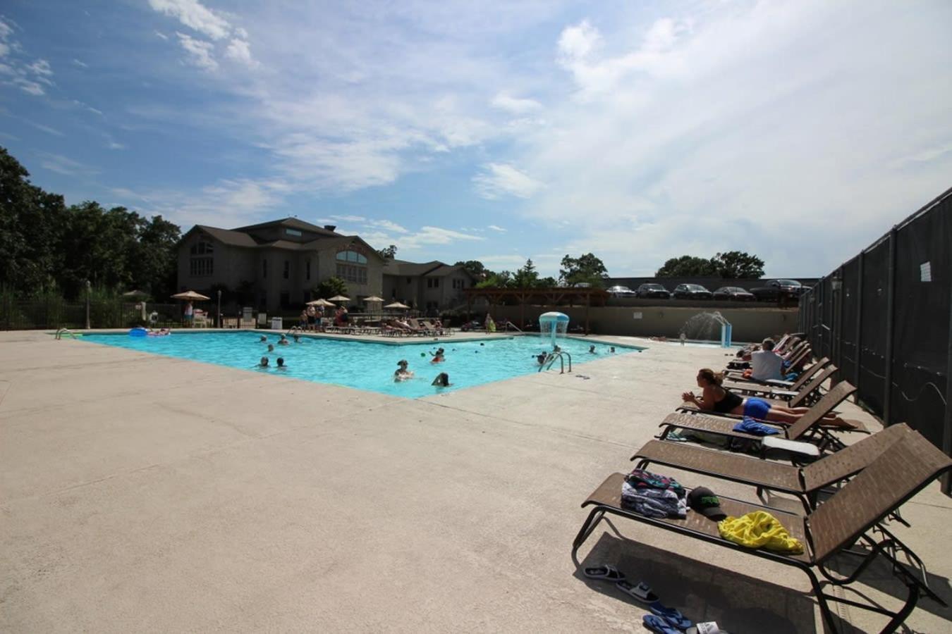 At Pointe Royale With Indoor Pool And Hot Tub Walking Distance To Clubhouse Apartment *