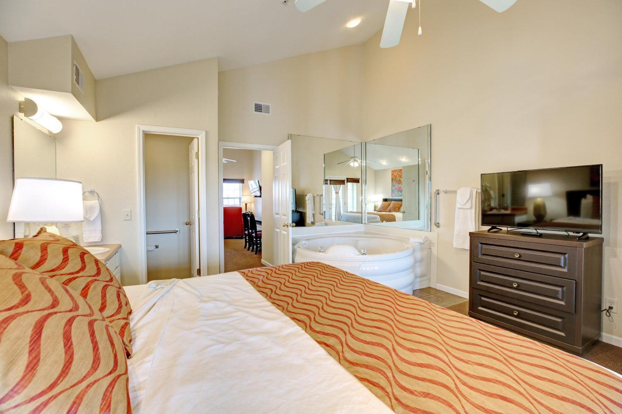 Grand Crowne 4* Branson