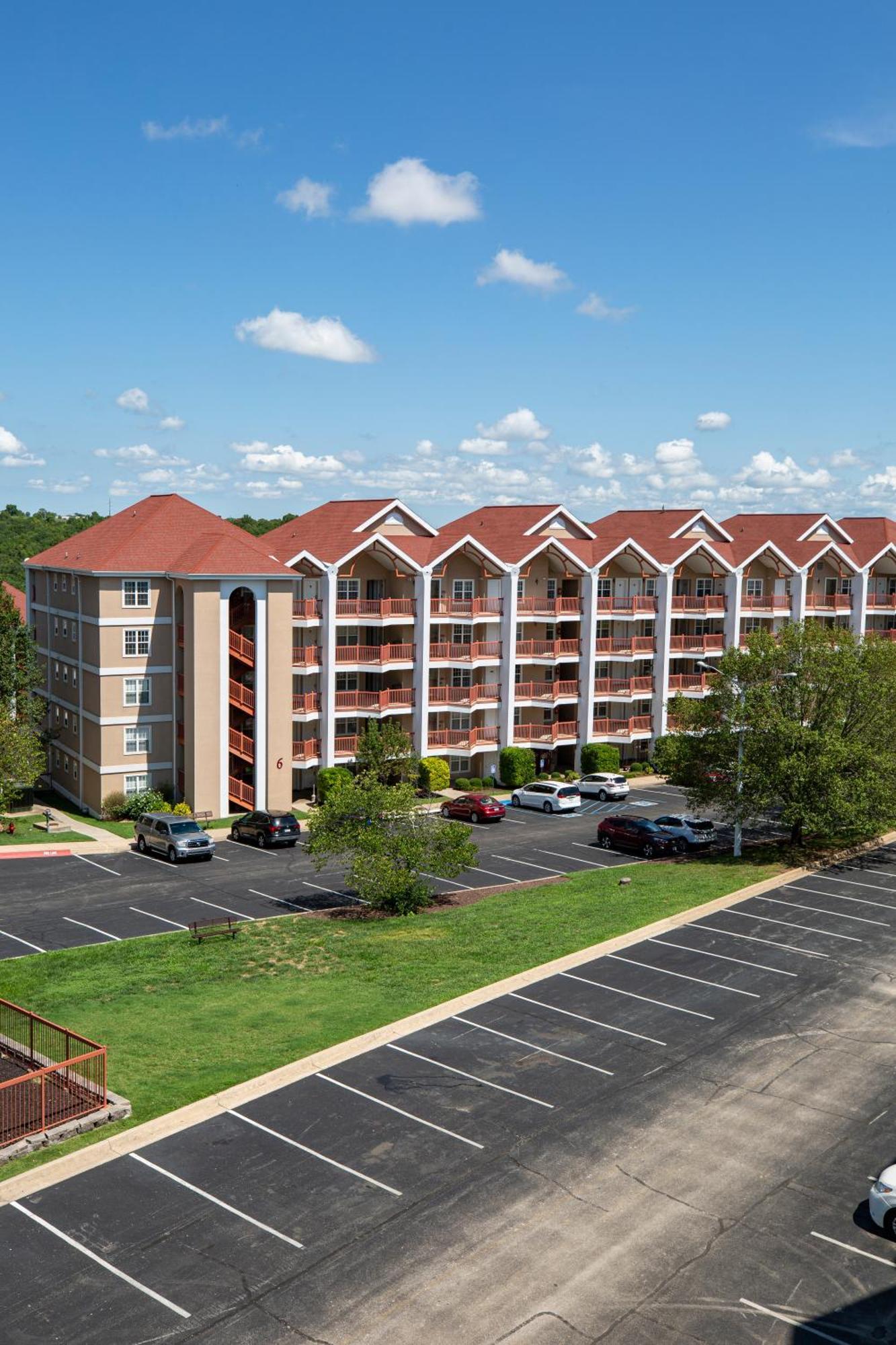 Grand Crowne Hotel