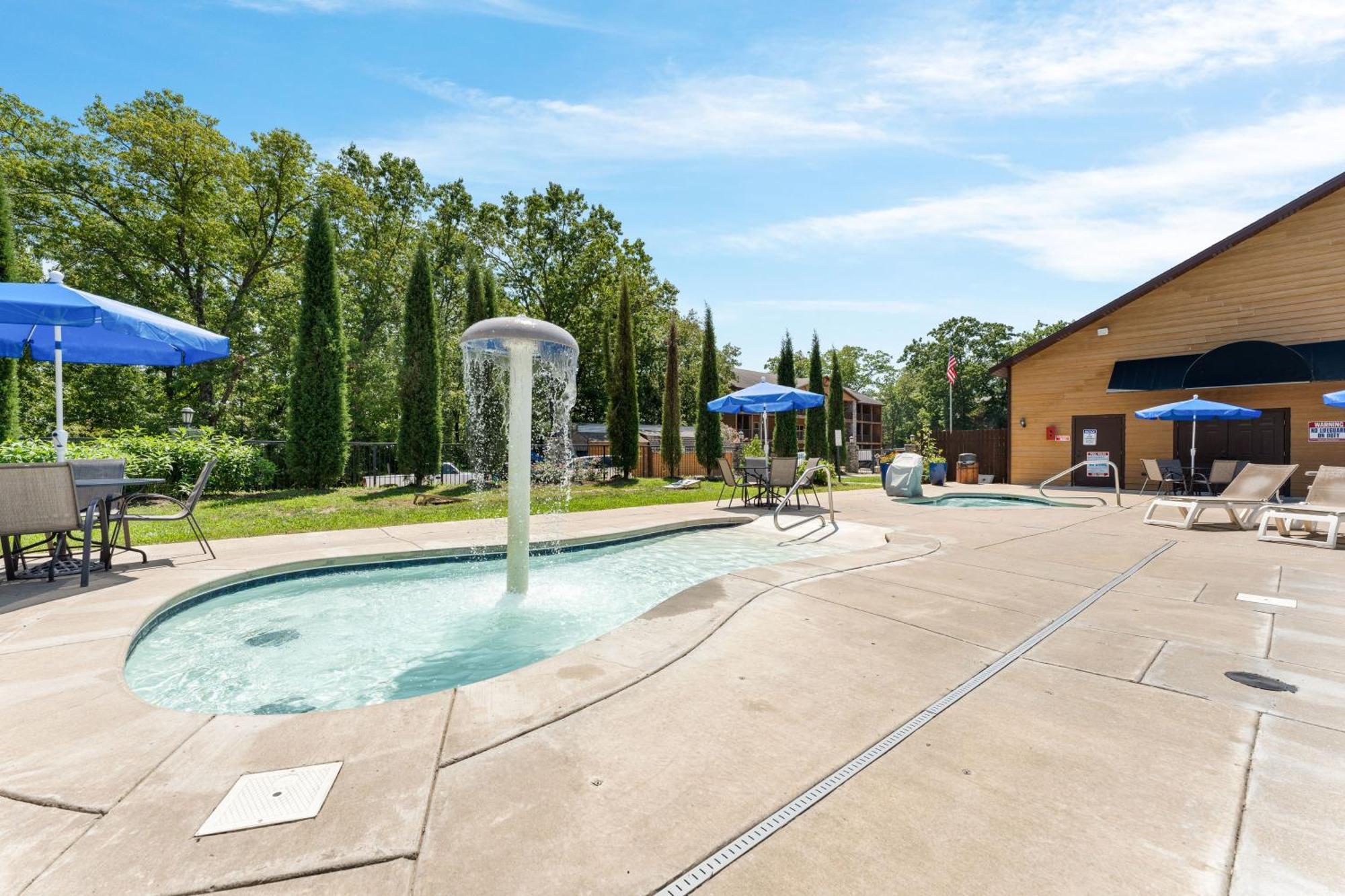 Xbox Hot Tub Gameroom 1 Mi Silver Dollar Community Indoor Pool Holiday home