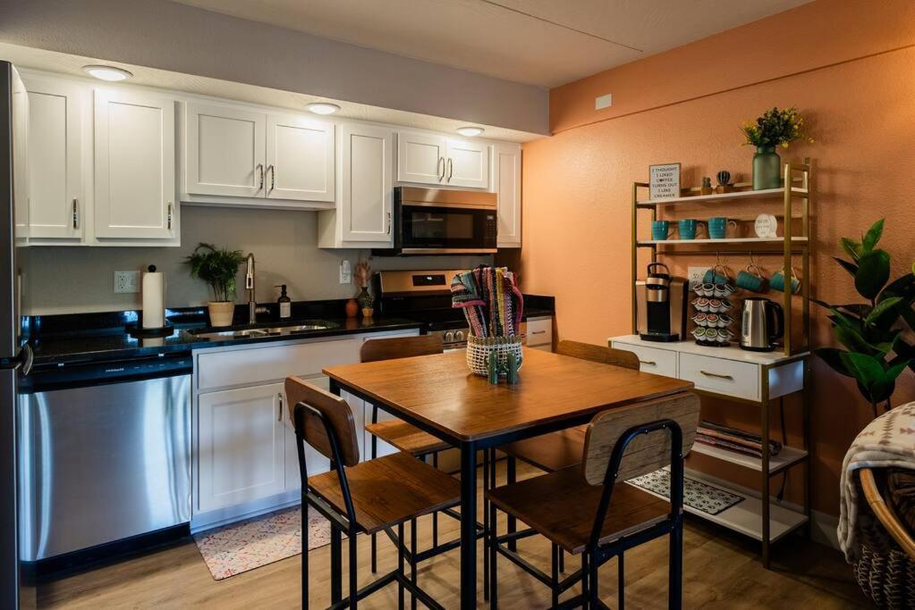 Pet Friendly Boho With Pool--fitness Center--next To The Landing--close To Convention Center And Kanakuk Apartment