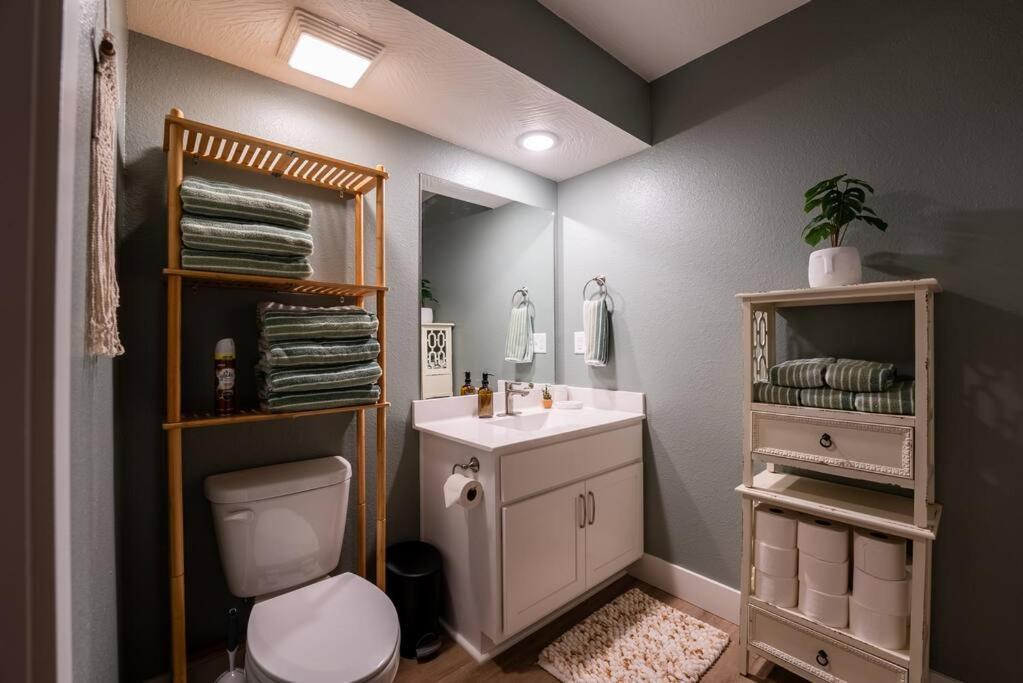 Pet Friendly Boho With Pool--fitness Center--next To The Landing--close To Convention Center And Kanakuk * Branson