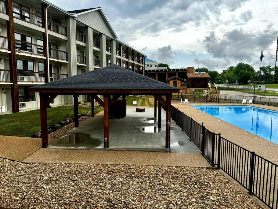 Pet Friendly Boho With Pool--fitness Center--next To The Landing--close To Convention Center And Kanakuk Apartment *