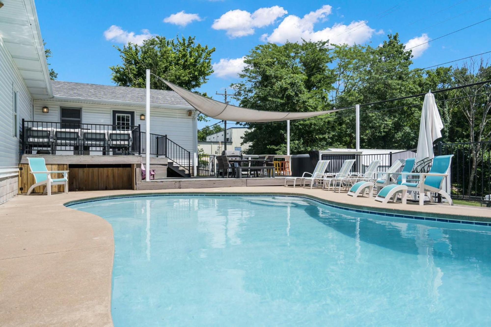 Bee Creek Poolside Holiday home