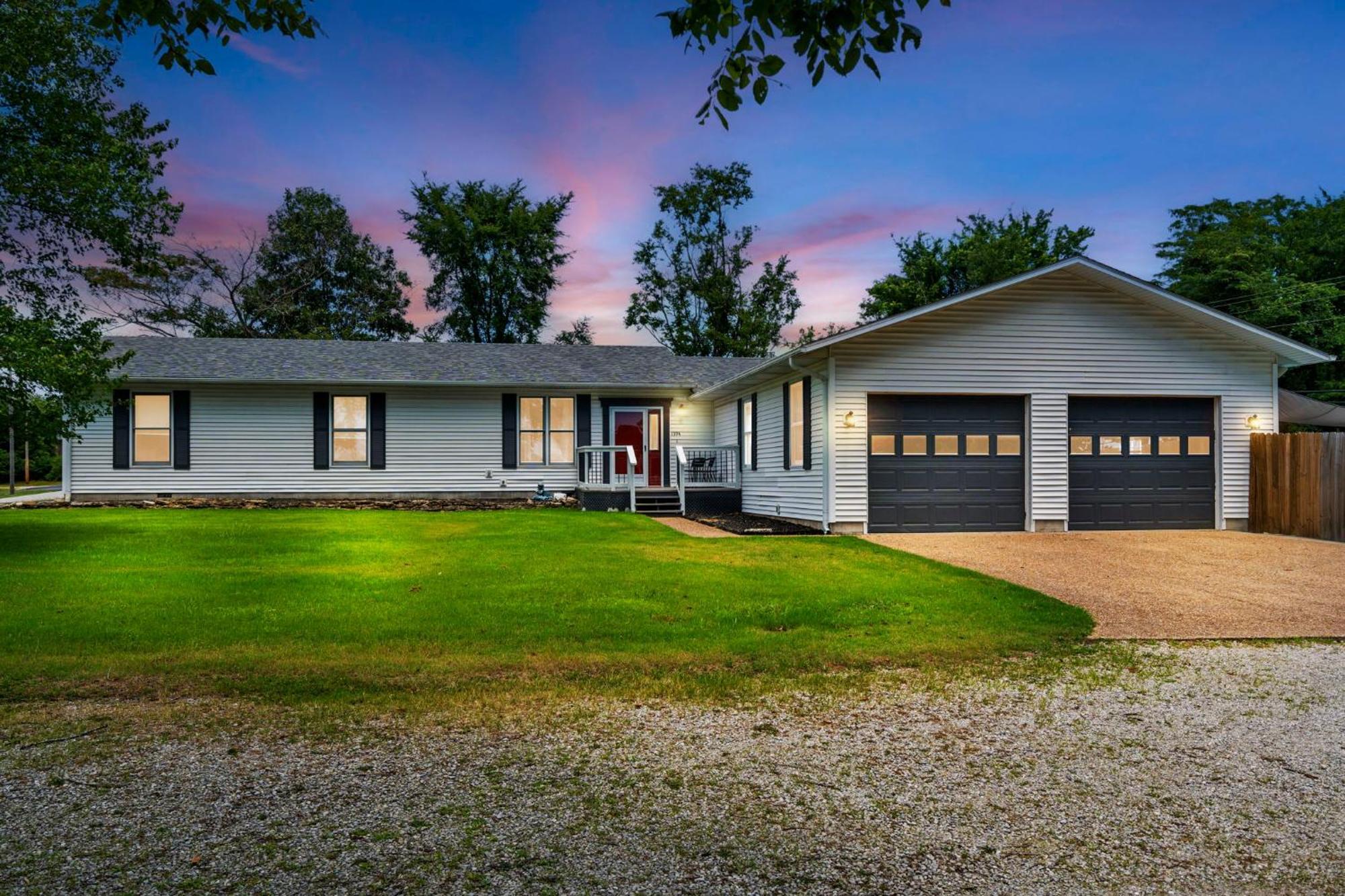 Bee Creek Poolside Holiday home