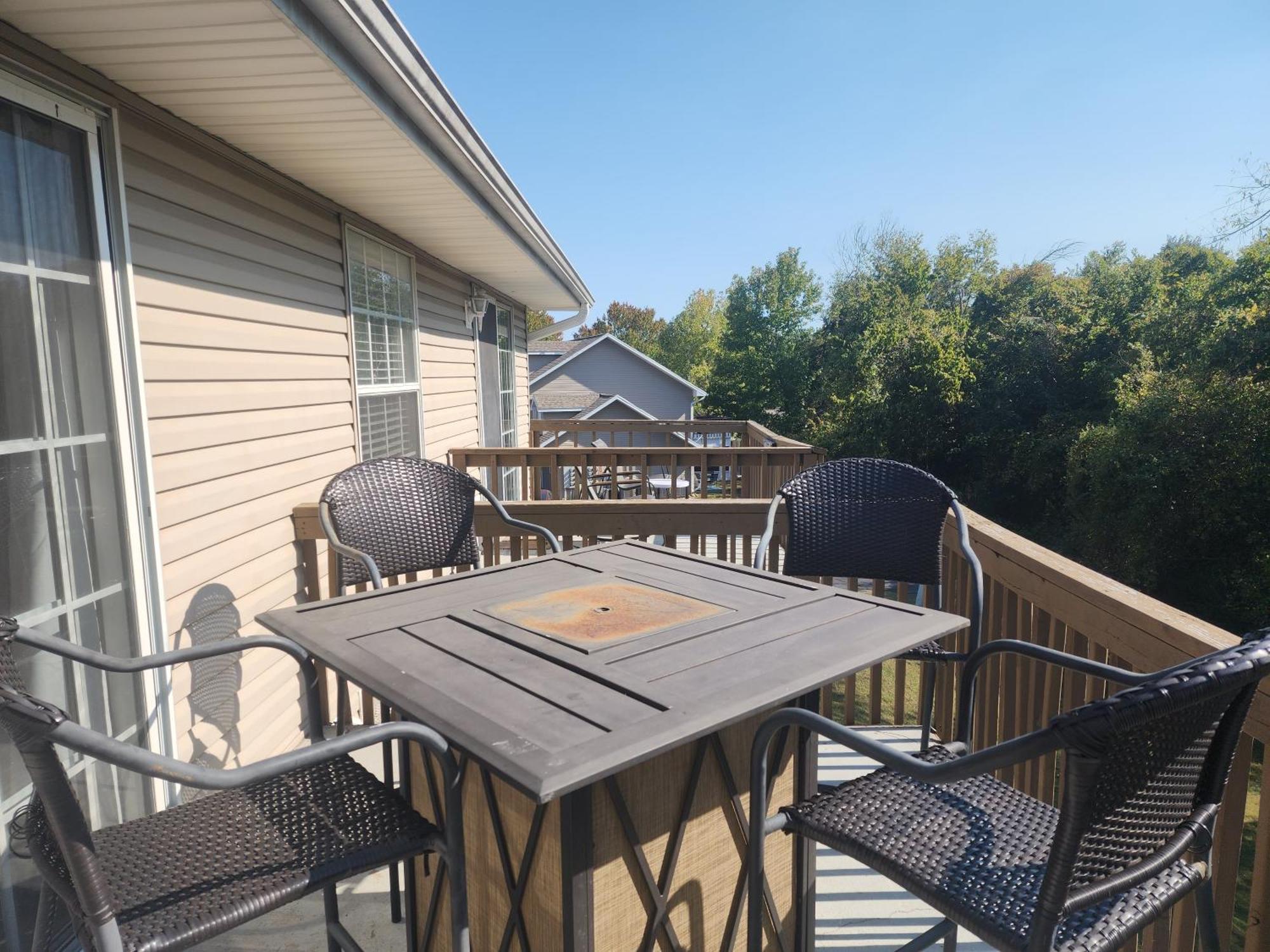 Apartment 2br Cozy - Centrally Located - Steps Required - Free Tickets Included *