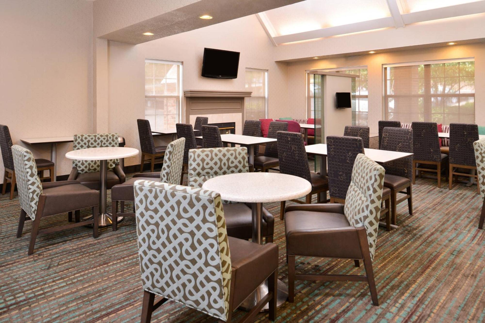 Hotel By Marriott