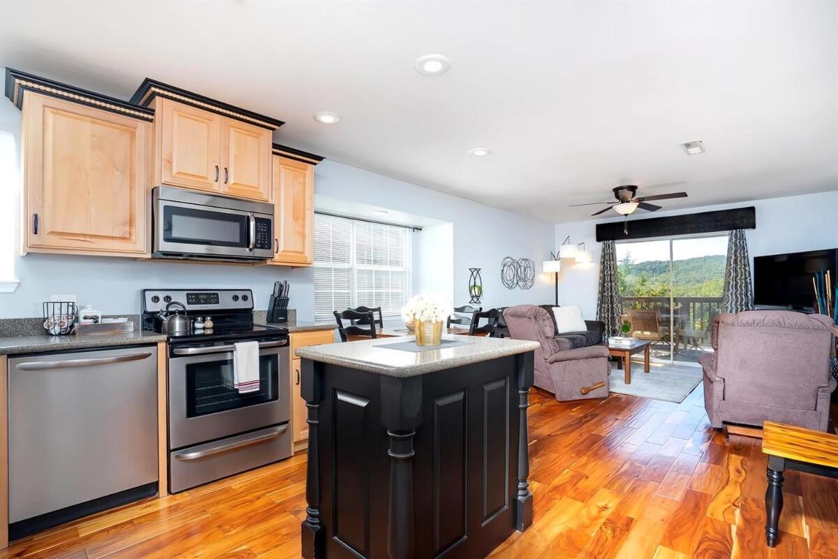 The Cove 9-3 By Sdc, Big Deck, Pool, Hot Tub, Lake View, No Stairs