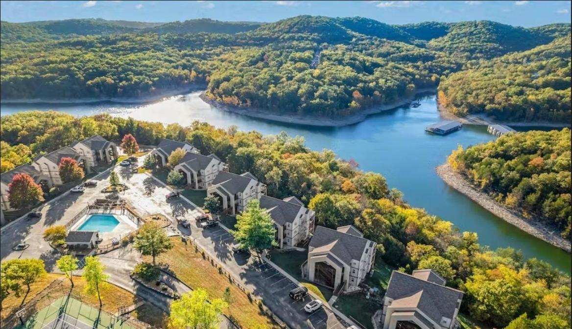 The Cove 9-3 By Sdc, Big Deck, Pool, Hot Tub, Lake View, No Stairs Apartment Branson