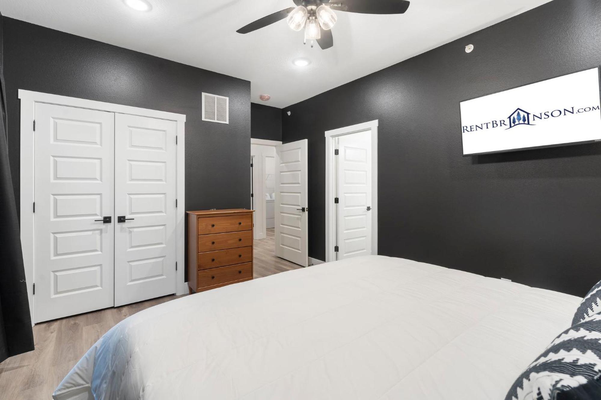 Holiday home Gorgeous Views, $400 Daily Local Activities, Community Amenities, Near Sdc!