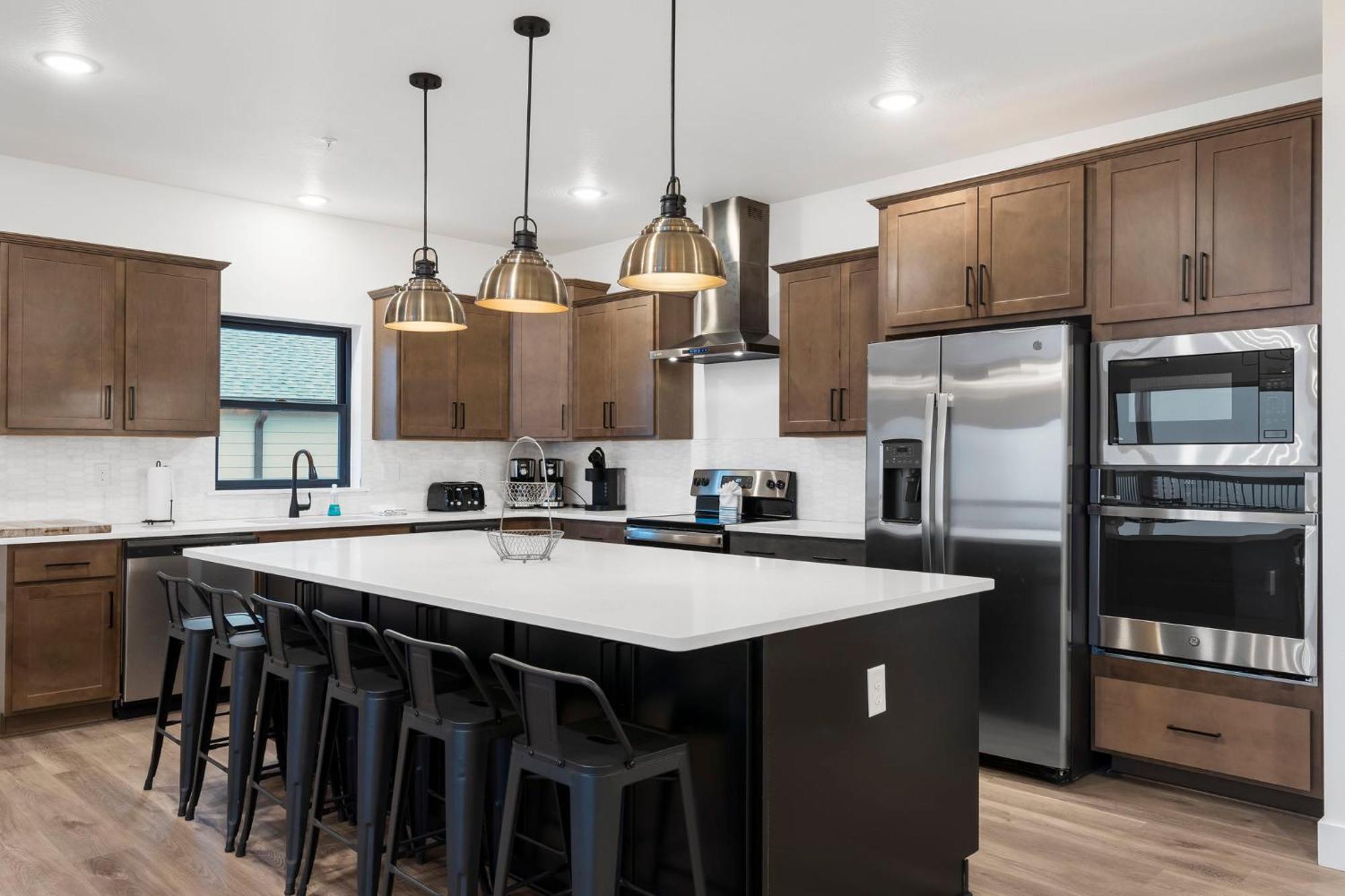 Gorgeous Views, $400 Daily Local Activities, Community Amenities, Near Sdc!